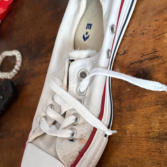 Converse women 11 White and Red Sneakers - Picture 3 of 8